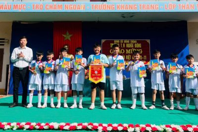 SÔI NỔI HOẠT ĐỘNG VĂN NGHỆ – THỂ THAO CHÀO MỪNG NGÀY NHÀ GIÁO VIỆT NAM 20-11.TRAO CÁC PHẦN QUÀ KHUYẾN HỌC, KHEN THƯỞNG HỌC SINH